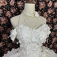 Robe de mariée vintage à broderies florales, coupe trapèze, épaules dénudées DP7067