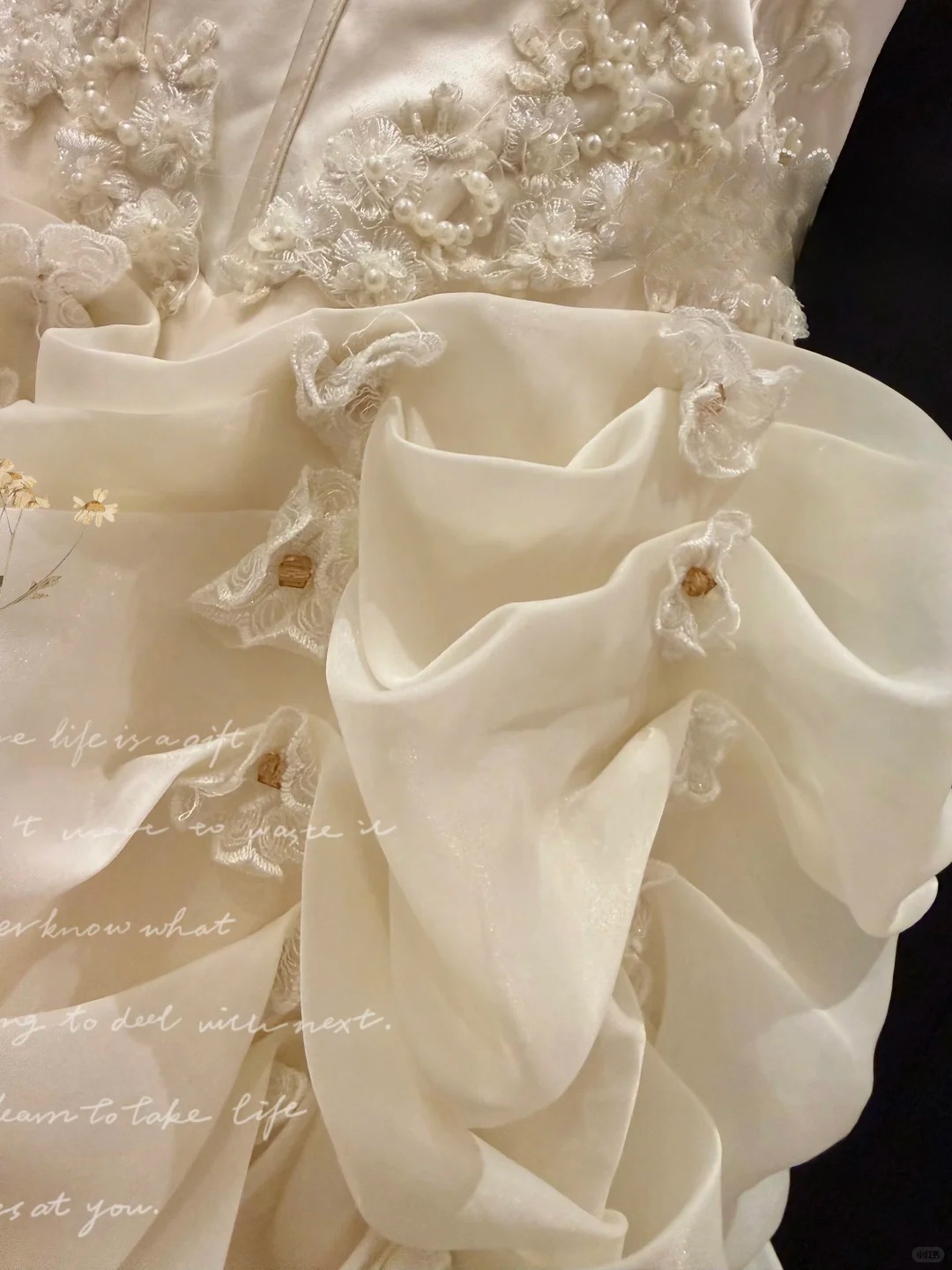 Vintage-Hochzeitskleid im romantischen 3D-Stil mit floralen Rüschen, exquisiter Spitze und Tüll, DP7251