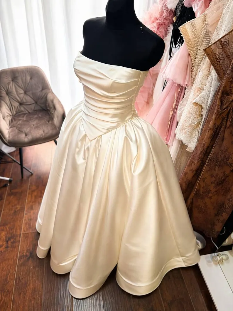 Vintage Ivory Strapless Ruched Bodice Satin A-Line Wedding Dress DP8386