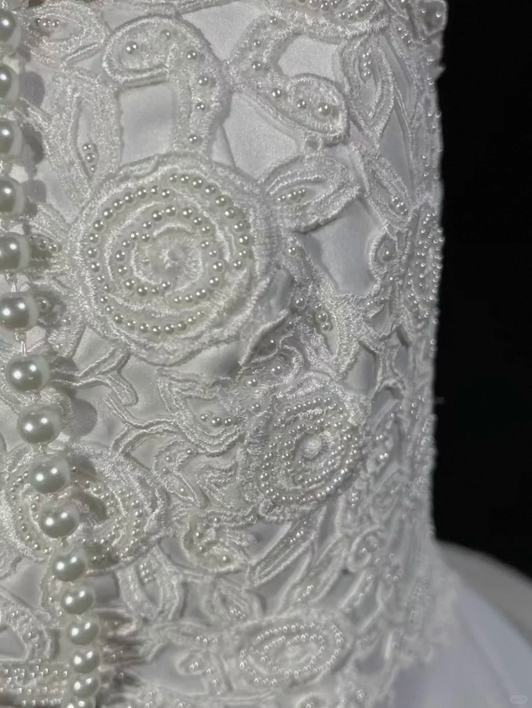 Vintage-Inspired Classic White Strapless Lace Applique Train for Timeless Wedding Dress DP7285