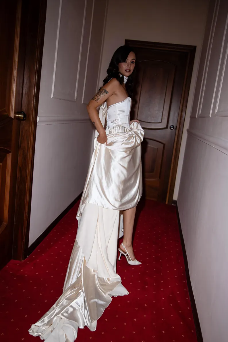 Elegant Ivory Strapless Satin Strapless Neck Drape Sash Wedding Dress DP8395
