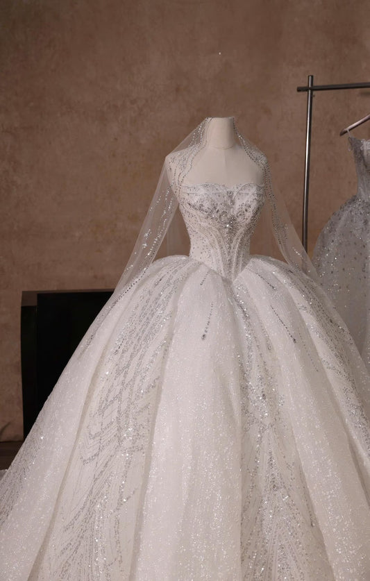 Robe de mariée bustier élégante ligne A avec voile, ornée de perles et de sequins étincelants DP8599