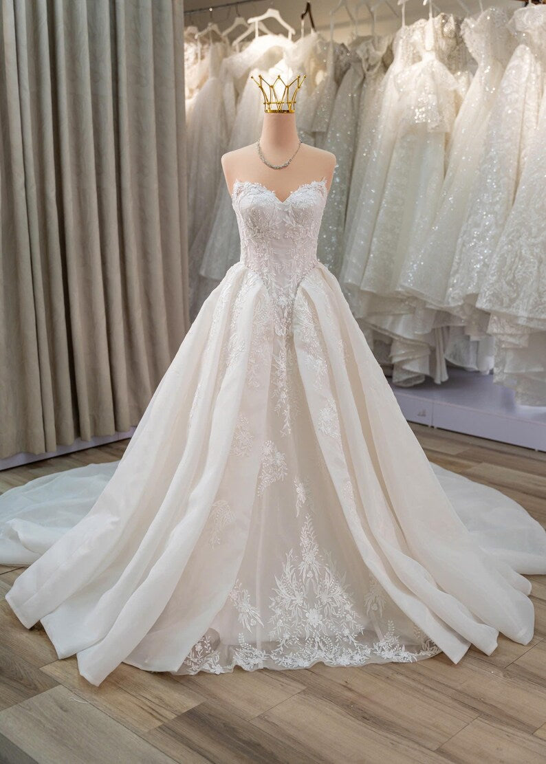 Vintage Sweetheart Strapless Lace Floral Embroidery A-Line Wedding Dress DP8601