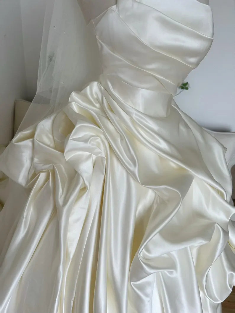 Romantic Strapless Draped Ivory Satin Wedding Dress 3D Ruffle Long Train Wedding Dress DP8588