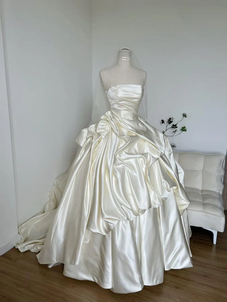 Romantic Strapless Draped Ivory Satin Wedding Dress 3D Ruffle Long Train Wedding Dress DP8588