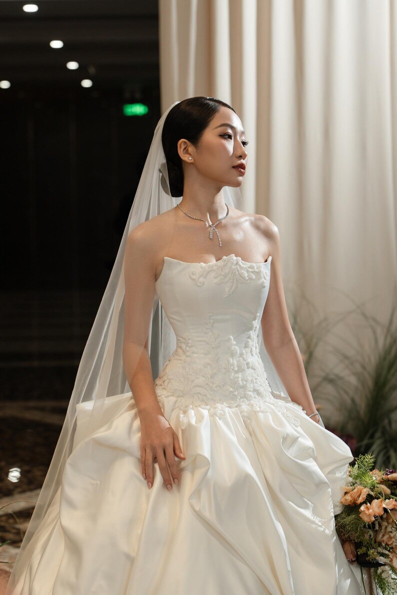 Vintage Strapless Floral Appliques Satin Tiered Ruffle A-Line Wedding Dress DP8603