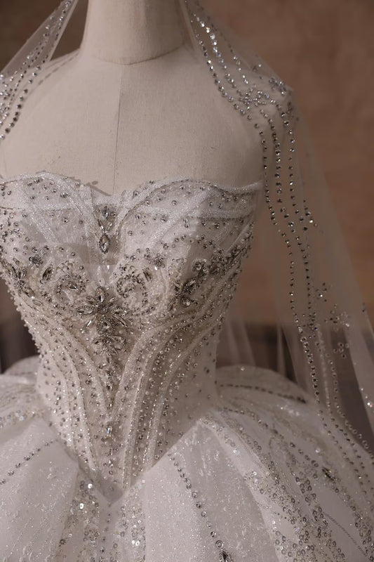 Robe de mariée bustier élégante ligne A avec voile, ornée de perles et de sequins étincelants DP8599