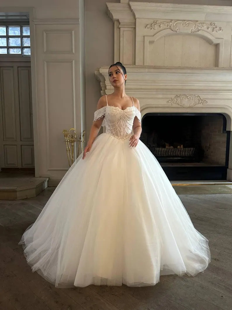Vintage Off-the-Shoulder Spaghetti Straps Lace Tulle Sweetheart Wedding Dress DP8604