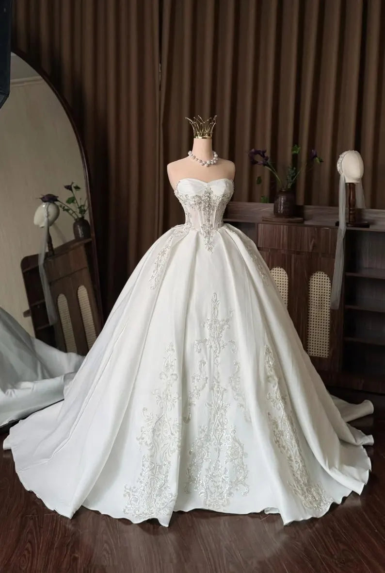 Elegant Strapless Sweetheart Corset Beaded Lace Embroidery Long Train Wedding Dress DP8589