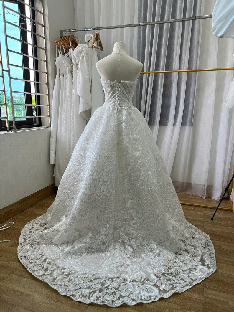 Elegant Strapless Floral Lace Embroidery A-Line Wedding Dress DP8597