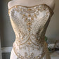 Ärmelloses Satin-Brautkleid mit goldener Stickerei im A-Linien-Schnitt DP8425