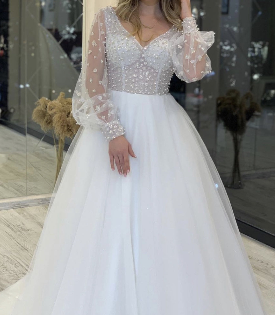 Handmade Beaded Top Wedding Dresses V Neck Long Sleeves Bridal Gowns Lace Up Back A Line Tulle Women Wear for Special Banquet,LW054