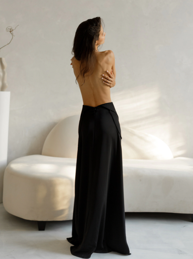 Open-back maxi dress，DS3996