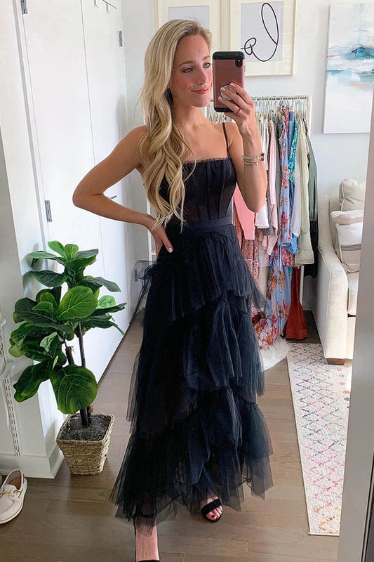 Schwarzes A-Linie Spaghettiträger Tüll Langes Ballkleid mit Rüschen, DS4563